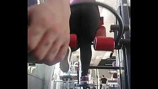 Gordita brush un culazo en el gym